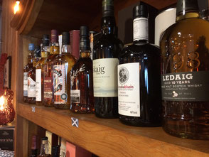 large choix de whisky, rhum et autres alcools